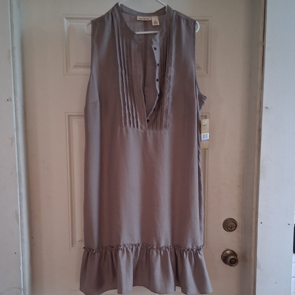 DKNY, Size 18, Light Grey